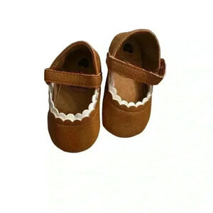 NEW - MYGGPP‎ TAN BABY SHOES sz 2